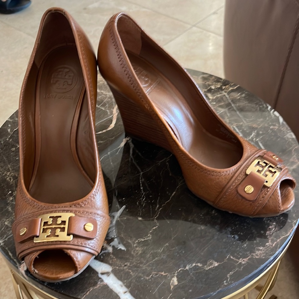 Tori wedges size 8 brown